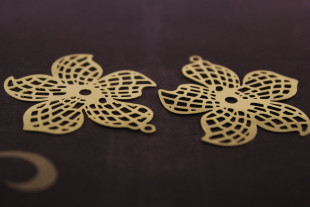 Филигранные элементы 4 см цветок 2 шт под золото
